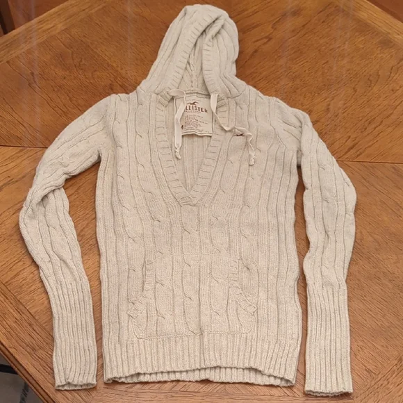 Y2K Hollister Women's Cable Knit Hooded V-Neck Sweater in Cream Bella Babydoll - Picture 4 of 11